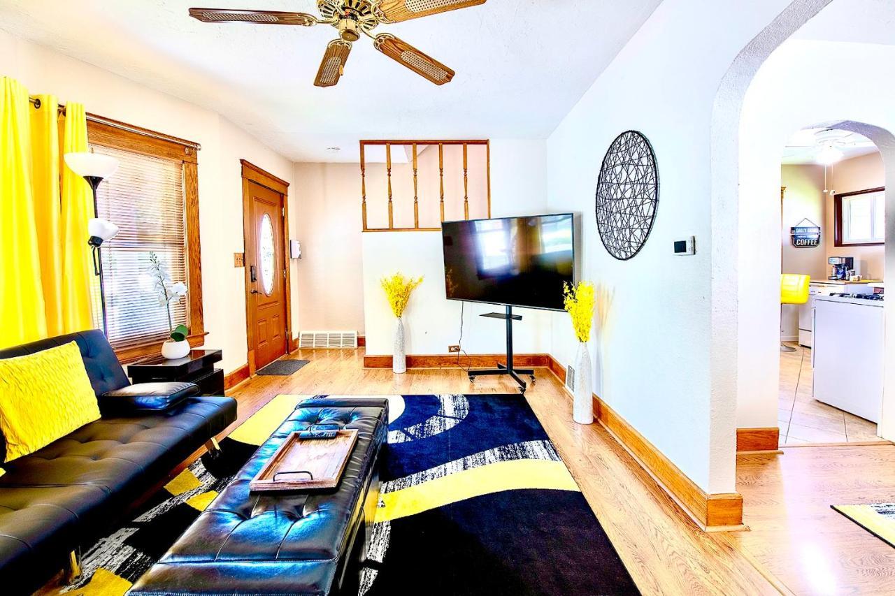 The Amber Retreat - Brooklyn Centre Comfort - Charming Space For Families, Couples & Business Travelers Near Downtown - With 300Mb Wifi, Parking & Self Check-In Кливланд Екстериор снимка
