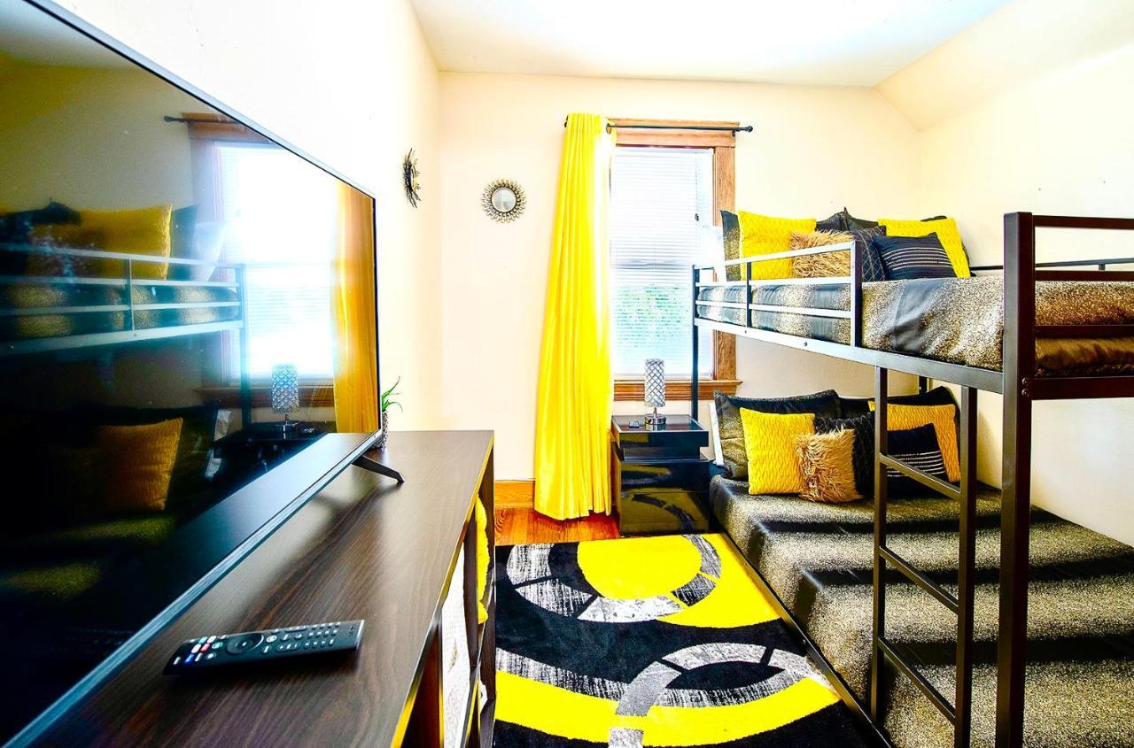 The Amber Retreat - Brooklyn Centre Comfort - Charming Space For Families, Couples & Business Travelers Near Downtown - With 300Mb Wifi, Parking & Self Check-In Кливланд Екстериор снимка