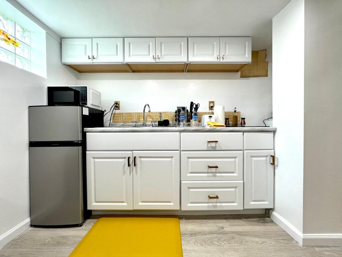 The Amber Retreat - Brooklyn Centre Comfort - Charming Space For Families, Couples & Business Travelers Near Downtown - With 300Mb Wifi, Parking & Self Check-In Кливланд Екстериор снимка